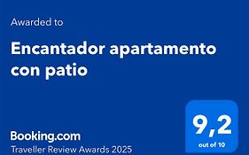 Encantador apartamento con patio